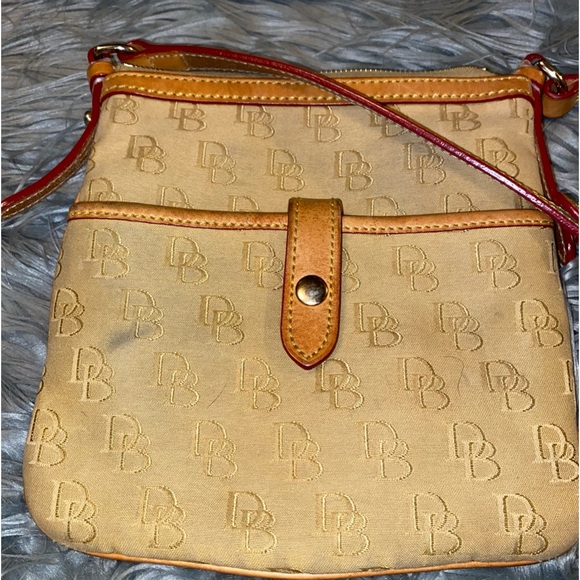DOONEY & BURKE Signature Crossbody Fabricw/Leather Trim Adjustable Strap w/o tag - Picture 3 of 16